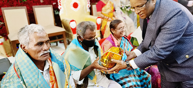 Large gathering join in celebrating the Birthday 2022 of Bro Andrew Richard with grandnuer at Prayer Centre, Budigere in Bangalore on July 17th along with large devotees and members of Grace Ministry.